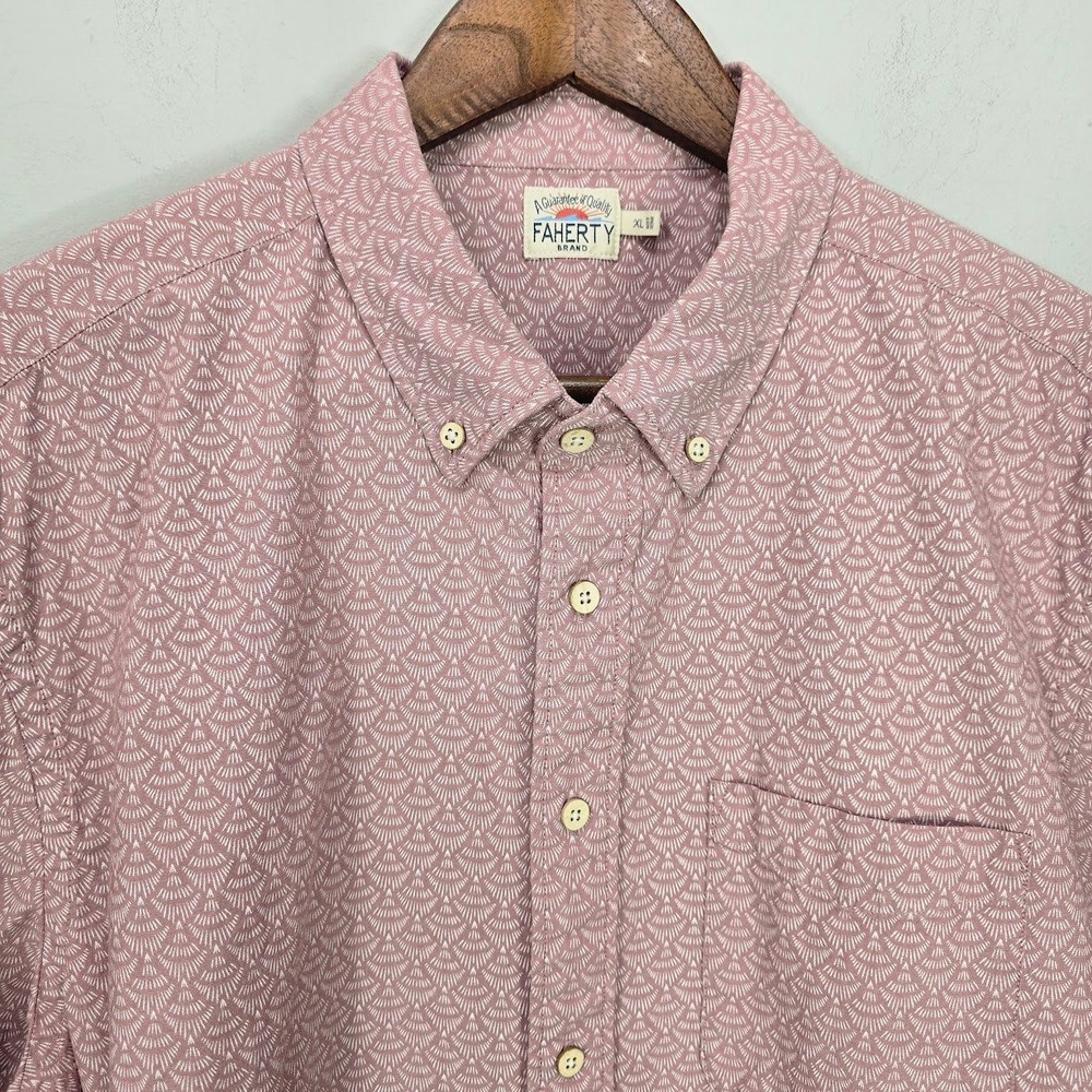 Faherty Brand Mens Casual Button Down Shirt XL Pink White Geometric Print Preppy